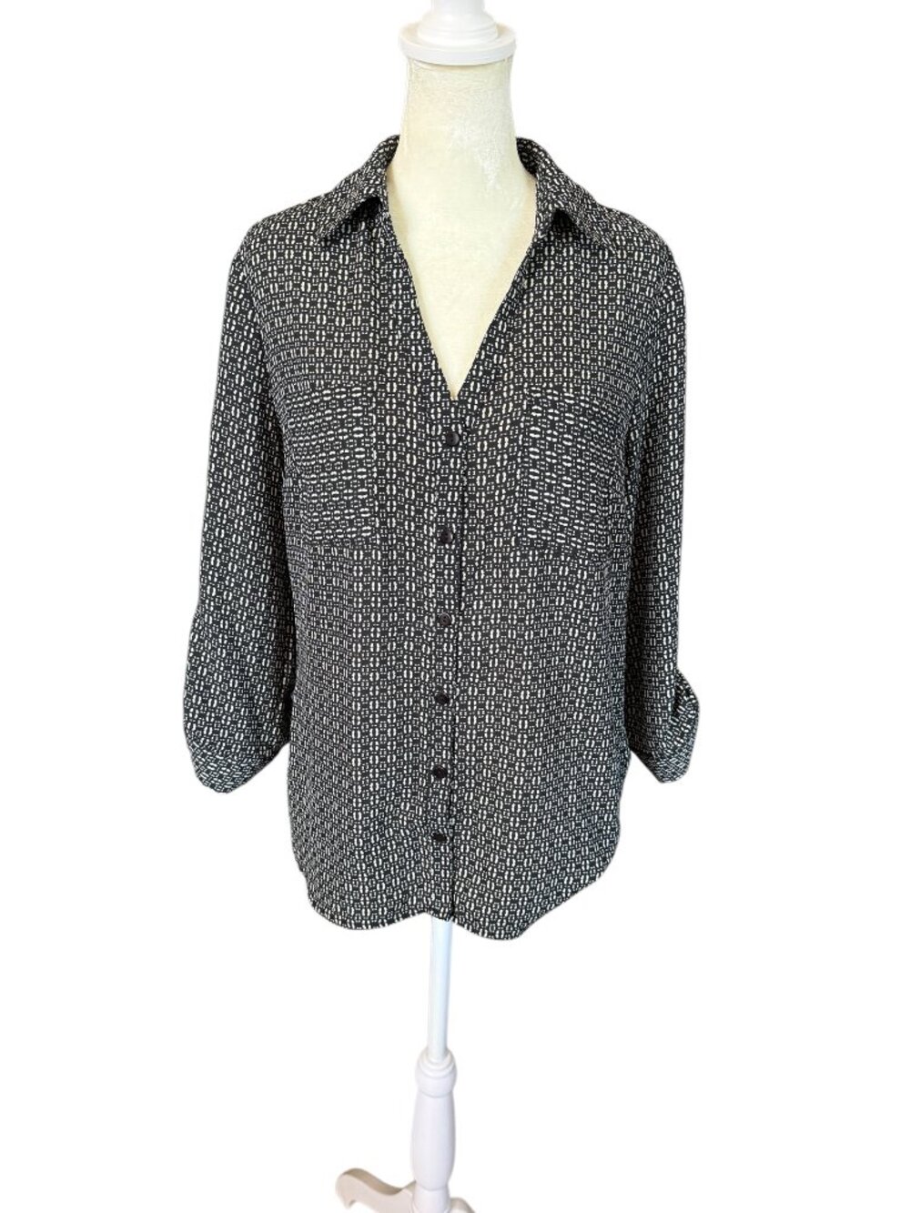 iz Byer black and white patterned button down collared 3/4 sleeve blouse size L